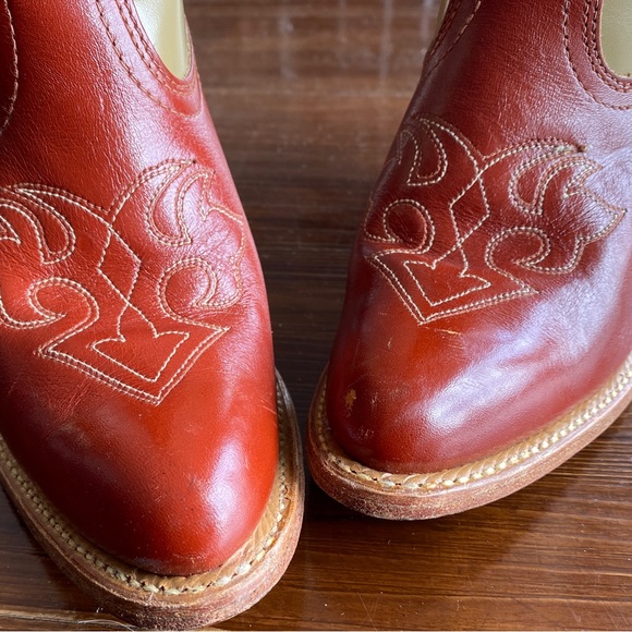 VINTAGE “Miss Capezio” Tan and Red Butterfly Cowboy Boots 🦋 - Picture 10 of 17